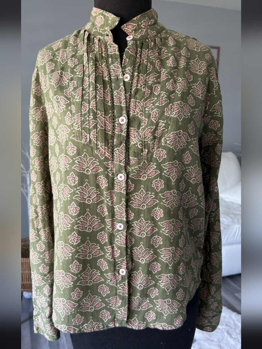Holding Horses  Blouse Size Small